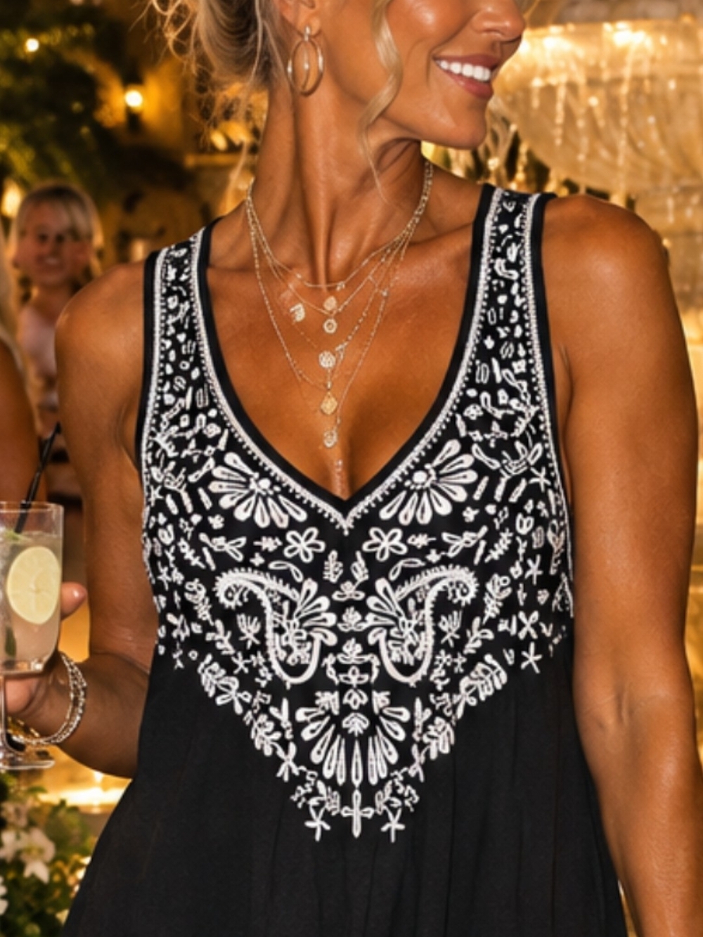 Chelsea & Theodore Women's Black and White Sleeveless Embroidered Top